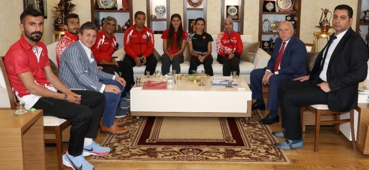 Atletizm Milli Takımı’ndan Başkan Sekmen’e Ziyaret