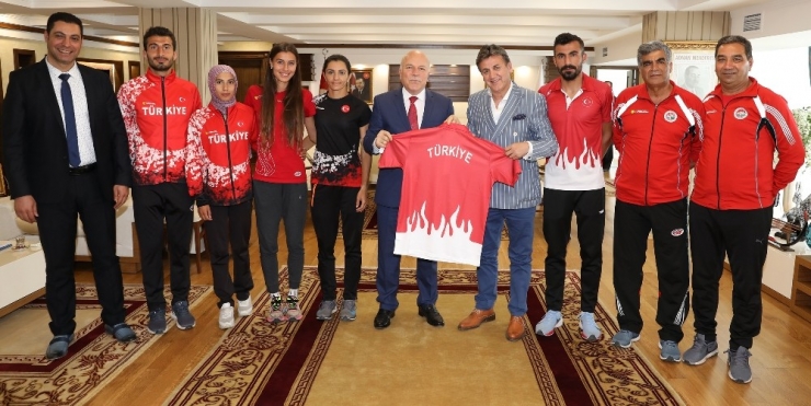 Atletizm Milli Takımı’ndan Başkan Sekmen’e Ziyaret