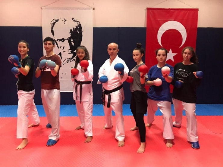 Kartepeli Karatecilerde Hedef Şampiyonluk