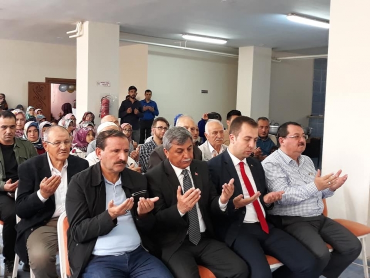 Genç Hafızın Taç Giyme Törenine İlçe Protokolü Eksiksiz Katıldı