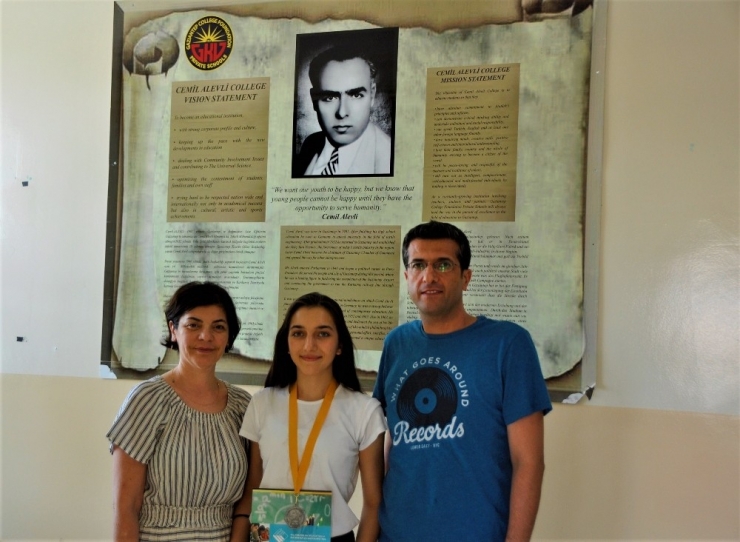 Gkv’li Zeynep Özharat’a Waterloo Üniversitesi’nden Matematik Ödülü