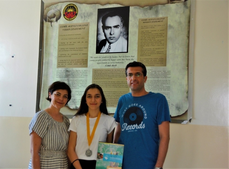 Gkv’li Zeynep Özharat’a Waterloo Üniversitesi’nden Matematik Ödülü