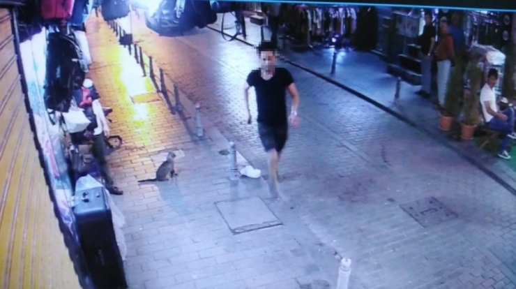 Kovaladıkları İranlı Genci Bıçaklayarak Öldürdüler