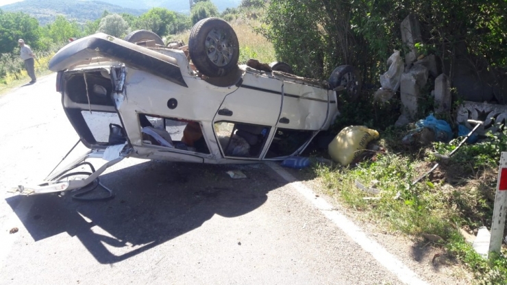 Otomobil Takla Attı: 2 Yaralı