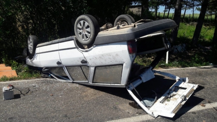 Otomobil Takla Attı: 2 Yaralı