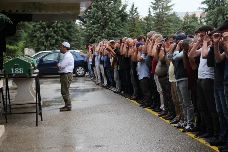 Platonik Aşık Tarafından Öldürülen Öğretmen Ve Kardeşi Son Yolculuğuna Uğurlandı