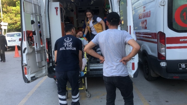 Yolda Karşılaştığı Husumetlisini İki Ayağından Vurdu