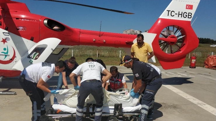 Camide Kalp Krizi Geçiren Yaşlı Adamın Yardımına Ambulans Helikopter Yetişti