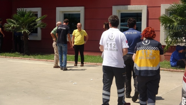 Enjeksiyon Makinesinden Sızan Dumandan En Az 15 Kişi Zehirlendi