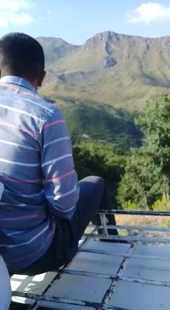 Gençlerin Minibüs Üzerinde Tehlikeli Yolculuğu