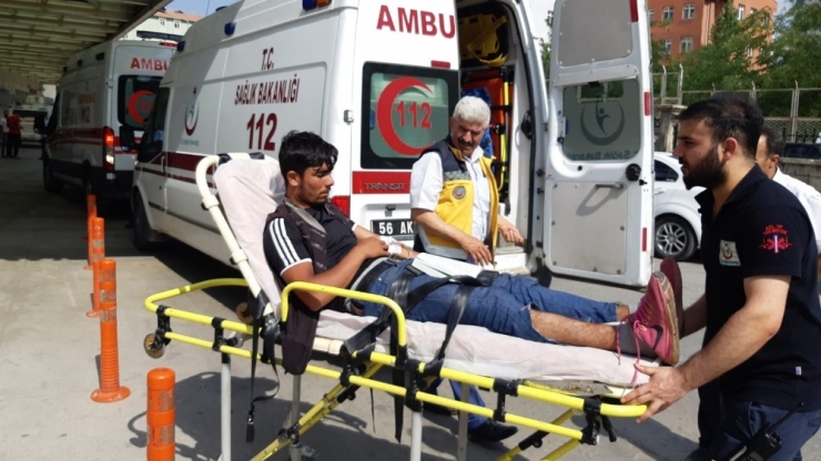 Siirt’te Tarım Aracı Devrildi: 2 Yaralı