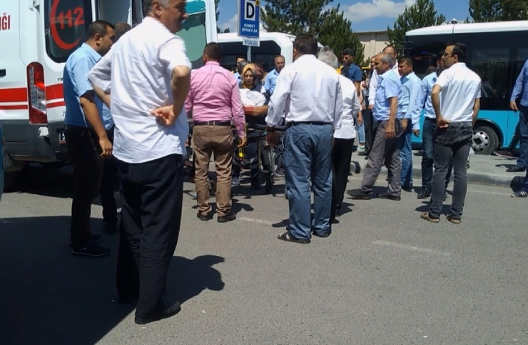 Halk Otobüsünün Çarptığı Yaşlı Adam Yaralandı