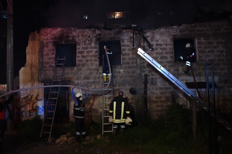Benzin İstasyonunda Çıkan Yangın Korkuttu