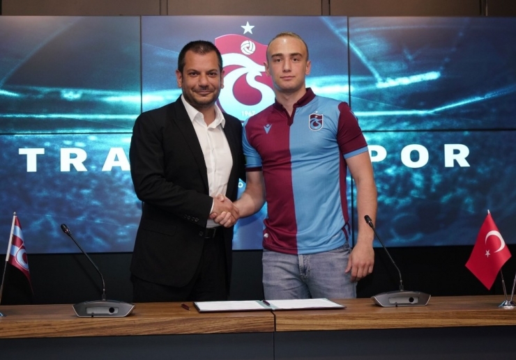 Trabzonspor’da Doğan Erdoğan İçin İmza Töreni Düzenlendi