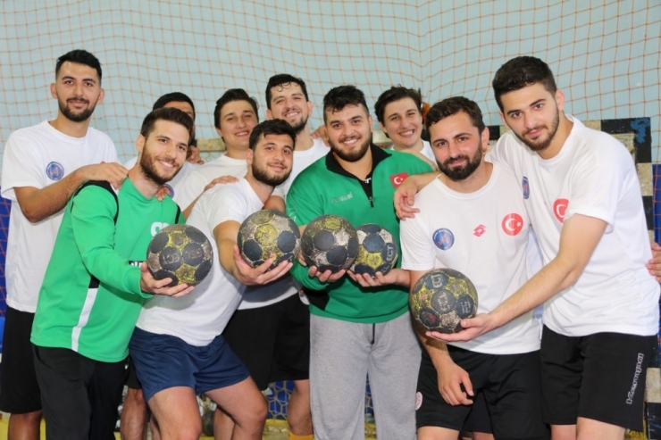 Akdeniz Üniversitesi Hentbol Takımı Avrupa Yolunda