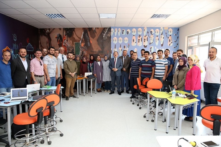 Stem Öğretmenleri Geleceğe Hazırlanıyor