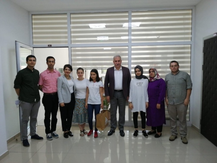 Gümrükçü Dereceye Giren Gençleri Tebrik Etti