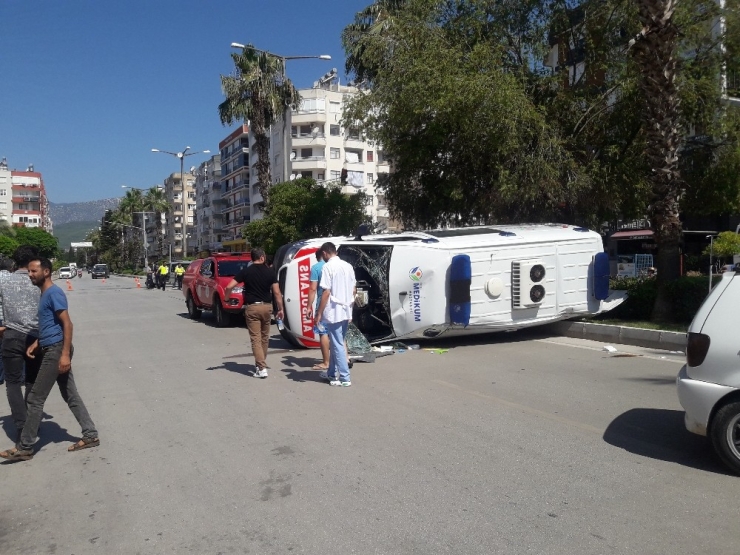 Antalya’da Ambulans Kazası: 1 Yaralı