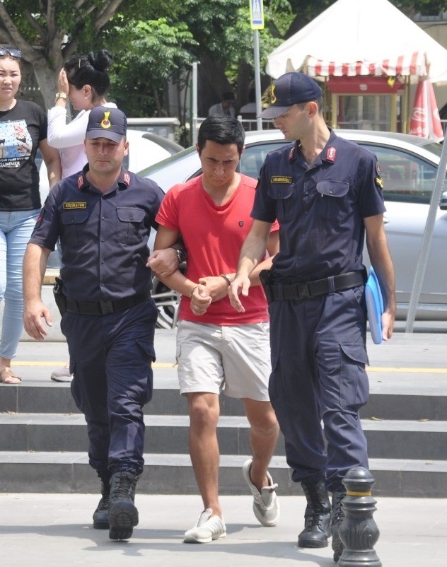 Kırgız Hırsızlık Şüphelisine Havalimanında Operasyon