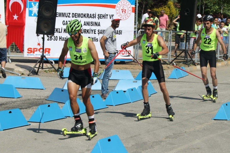 Bitlis’te Tekerlekli Kayak Yarışmaları Yapıldı