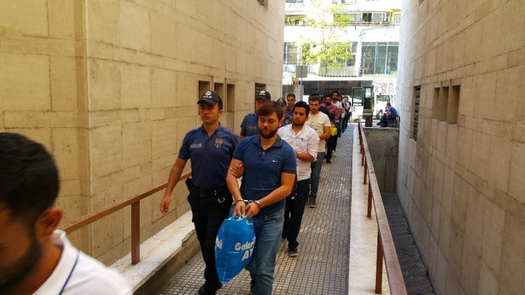 24 Fetö’cüden 12’si Tutuklandı