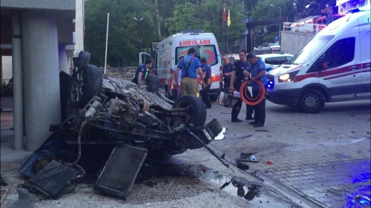 Bursa’da Araç Takla Attı: 3 Yaralı