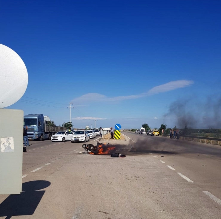 Motosiklet Sürücüsü Yanarak Can Verdi