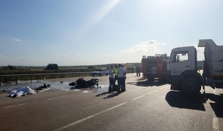 Motosiklet Sürücüsü Yanarak Can Verdi