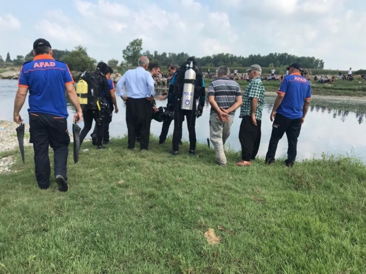 Ceyhan Nehrinde Kaybolan Gencin Cesedi Bulundu
