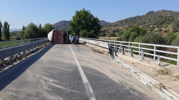 Karpuzlu’da Kaza, Yolda Başka Aracın Olmaması Faciayı Önledi