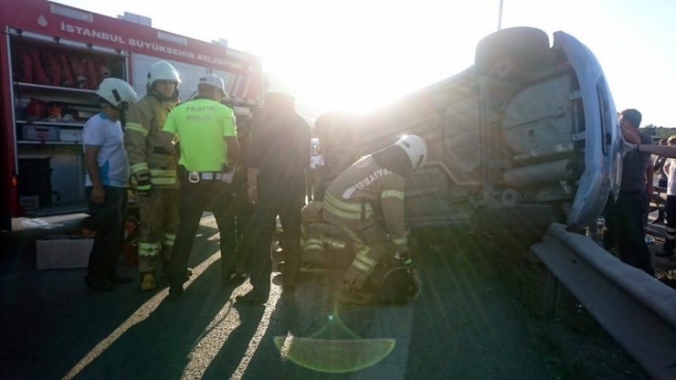 D-100 Karayolunda Bariyerlerde Asılı Kalan Otomobilde Sıkıştı