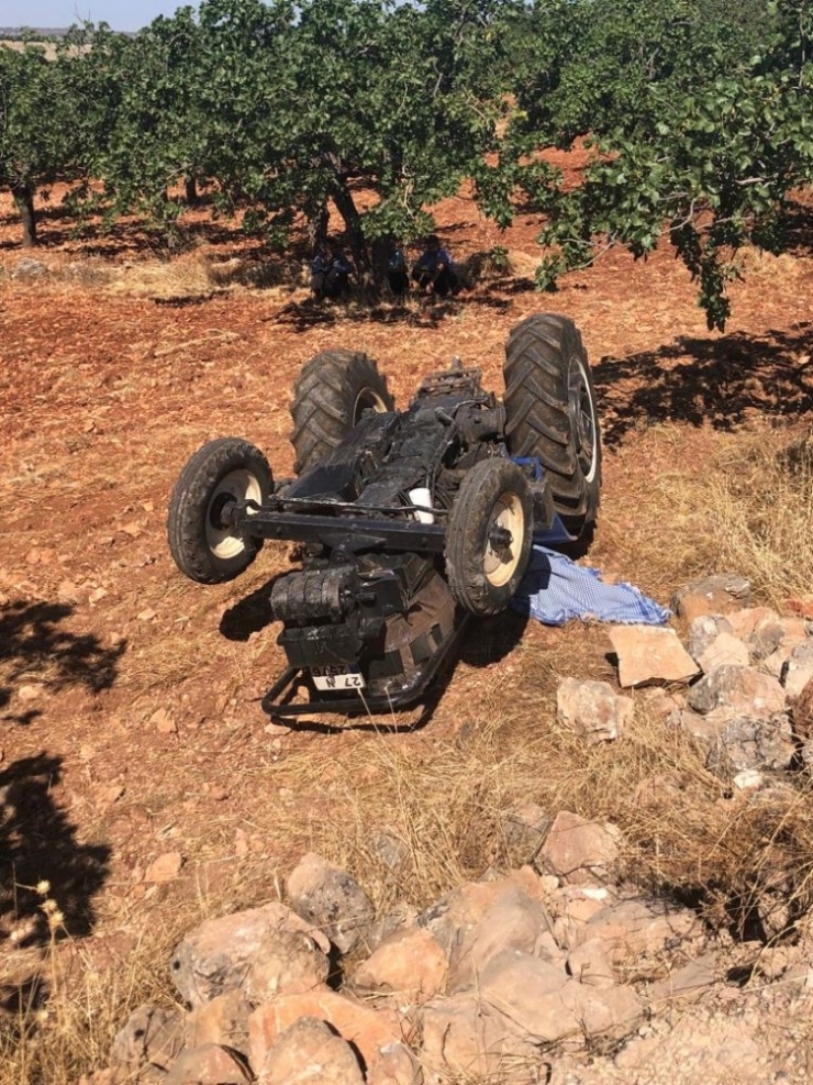 Devrilen Traktörün Altında Kalan Sürücü Hayatını Kaybetti