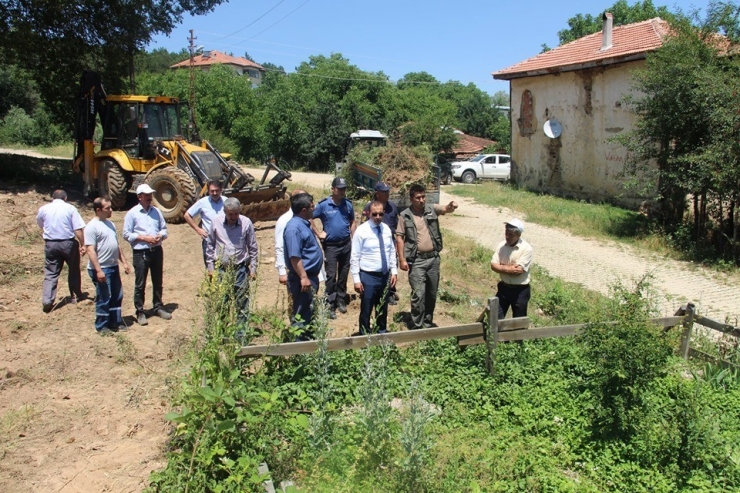 Dumlupınar Ağaçköy Şehitliği’nde Bakım Ve Onarım Çalışmaları
