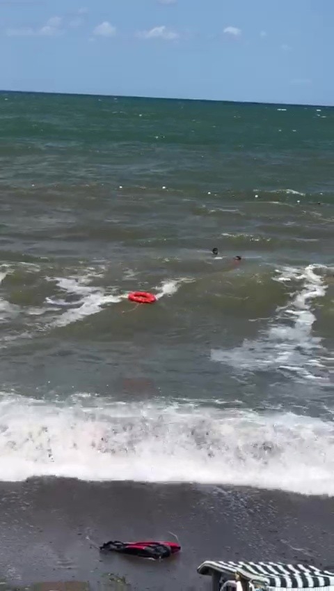 Boğulmak Üzere Olan Genci Cankurtaran Kurtardı