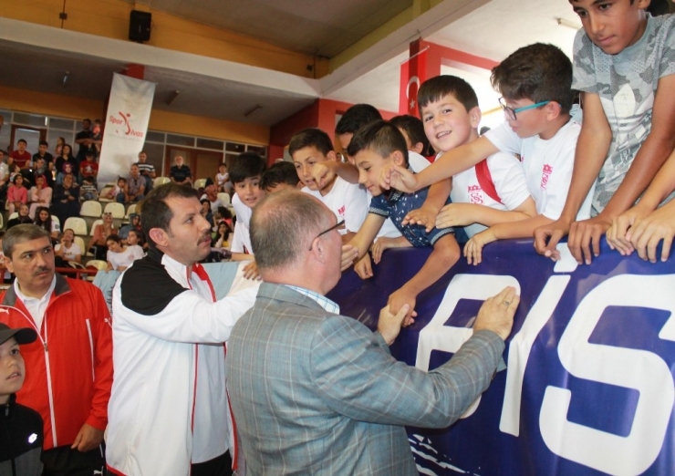 Sivas’ta “İl Spor Merkezleri” Açıldı