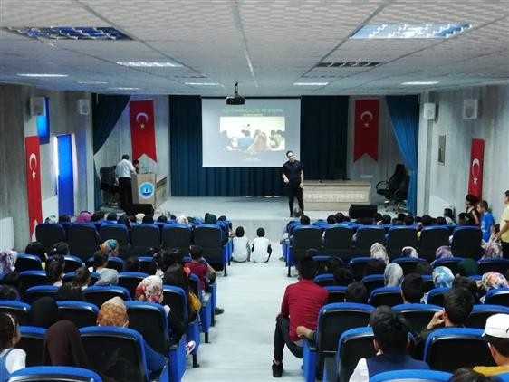 Hakkari’den Gençlik İle İletişim Konferansı Düzenlendi