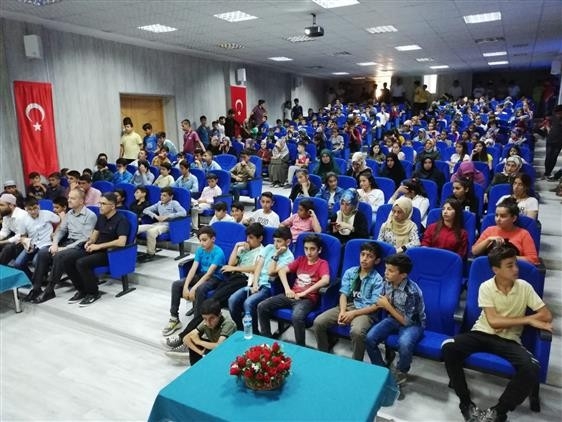 Hakkari’den Gençlik İle İletişim Konferansı Düzenlendi