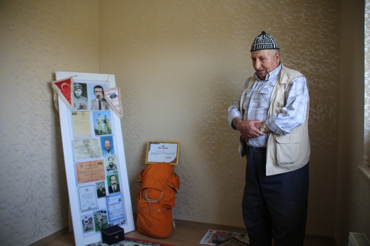 Hakkari Dağların ‘Leoparı’ Yıllarca Sırtında Posta Taşıdı