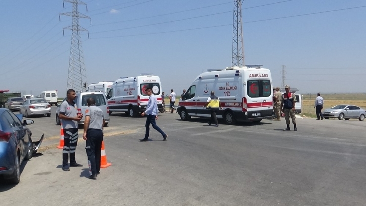 Hatay’da Minibüs İle Otomobil Çarpıştı: 6 Yaralı