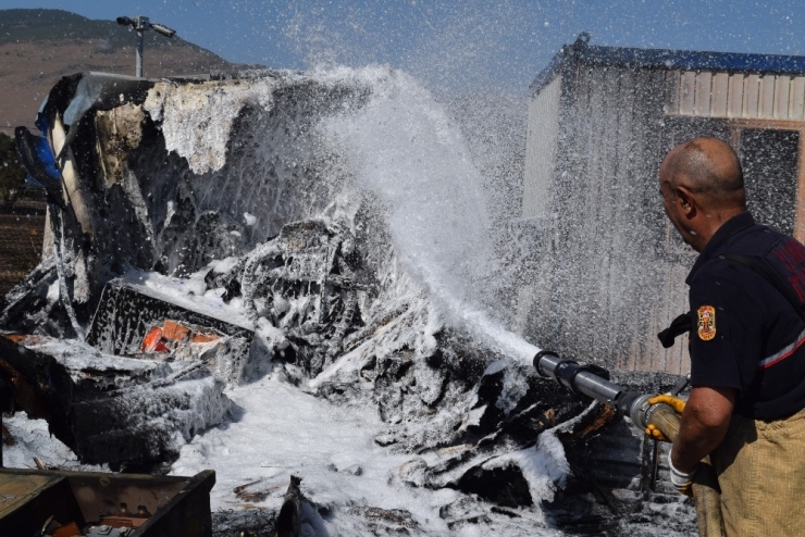 İzmir’de Otluk Alanda Yangın