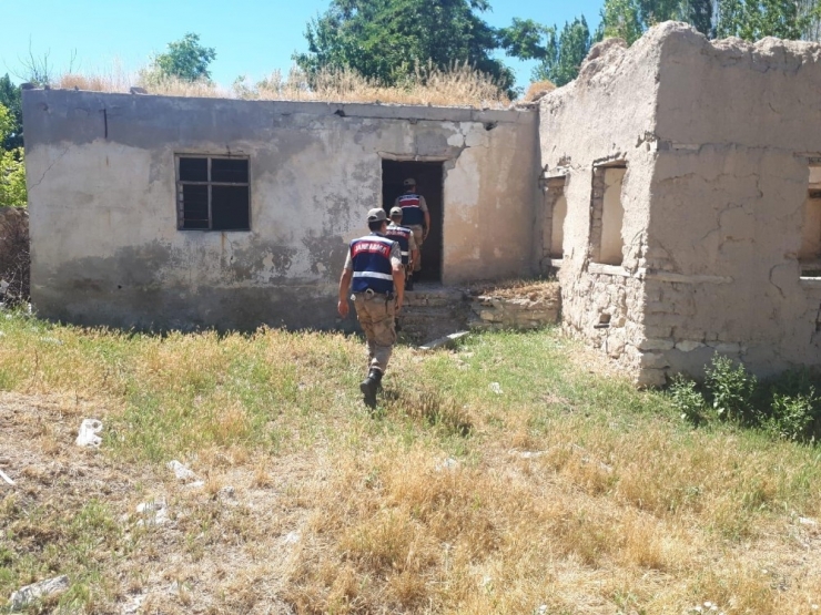 Jandarma Huzur Uygulamasında 35 Şahıs Yakaladı