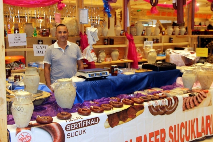 Köşk Sosyete Pazarı Tatilde De Alışverişin Gözdesi