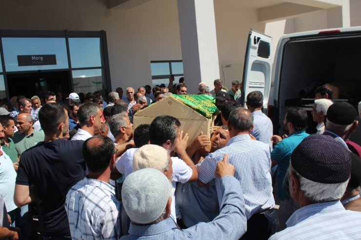 Mezuniyetten Dönerken Kazada Ölen Aynı Aileden 2’si Defnedildi