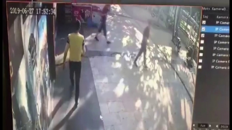 Konuşma Bahanesiyle Aldığı Telefonu Çalıp Kaçtı