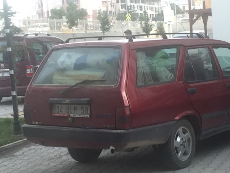 Aşık Genç, Babası İle Tartışıp Otomobilden Atladı