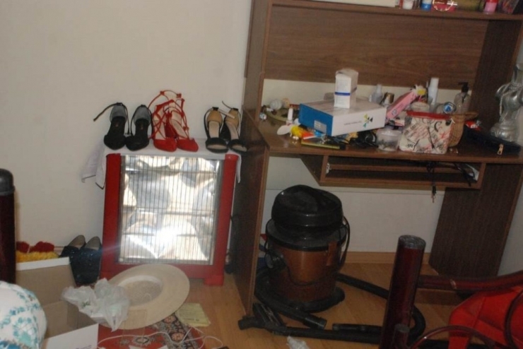 Girdikleri Evden Bir Şey Çalmadan Kaçtılar