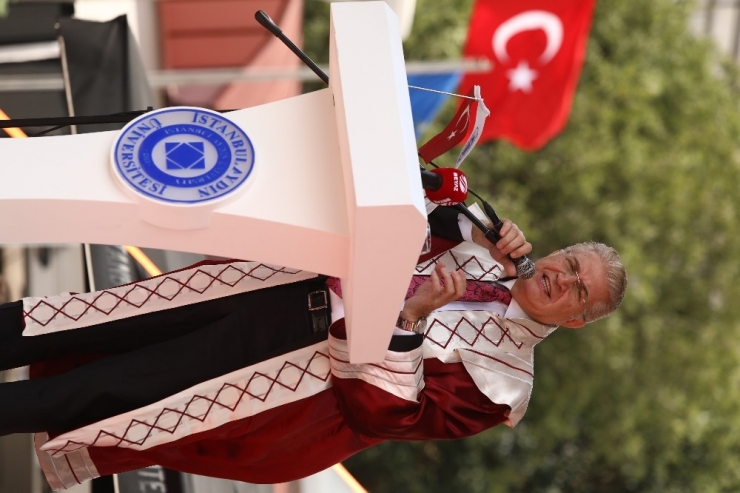 İstanbul Aydın Üniversitesi’nde 14’üncü Mezuniyet Coşkusu