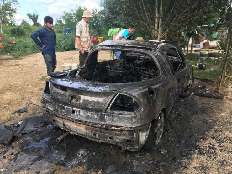 Park Halindeki Araç Birden Alev Aldı