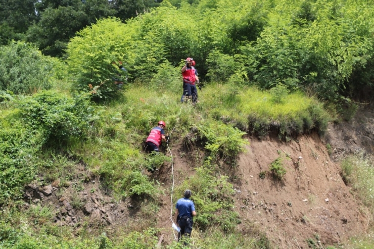 12 Gün Önce Şarampole Yuvarlanan Otomobilde Yangın Çıktı