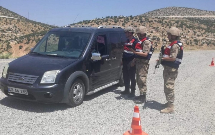 Siirt’te Jandarmadan Narkotik Ve Göçmen Kaçakçılığı Uygulaması